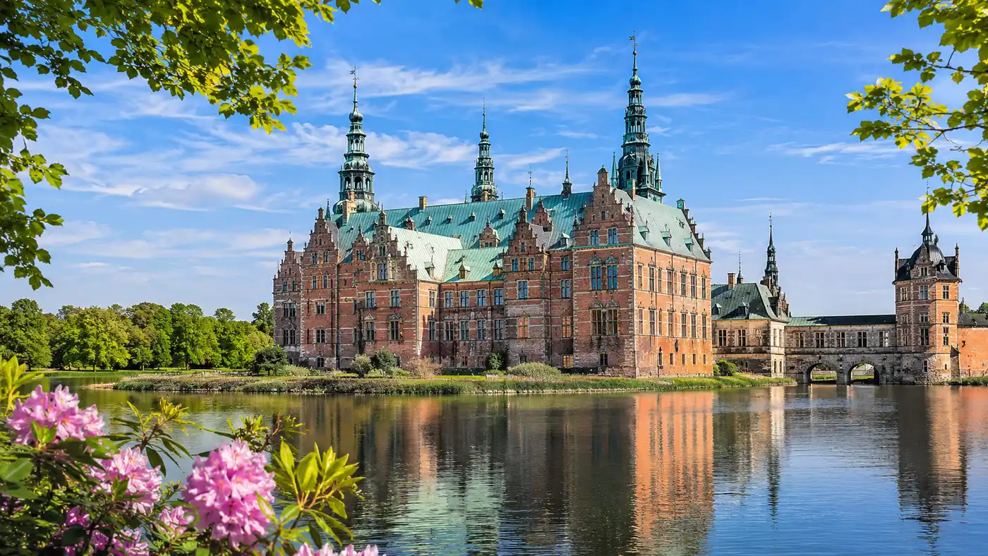 Inne i Frederiksborgs slott: Museum, kapell och konst